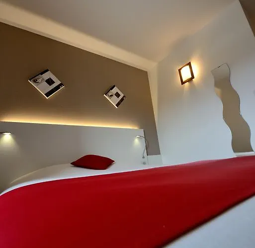 The Originals City, Loval, 布雷斯特