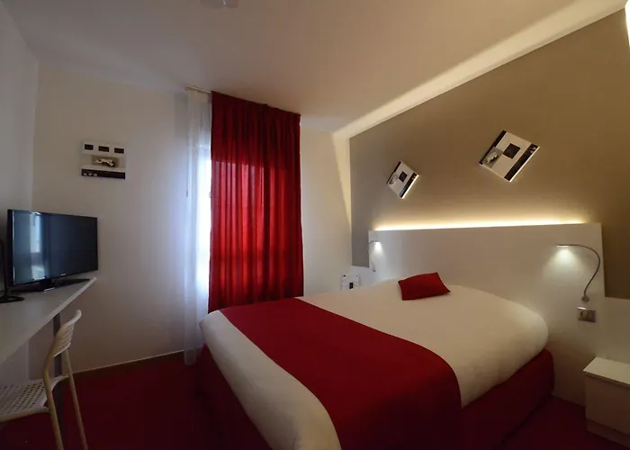 The Originals City, Loval, 布雷斯特