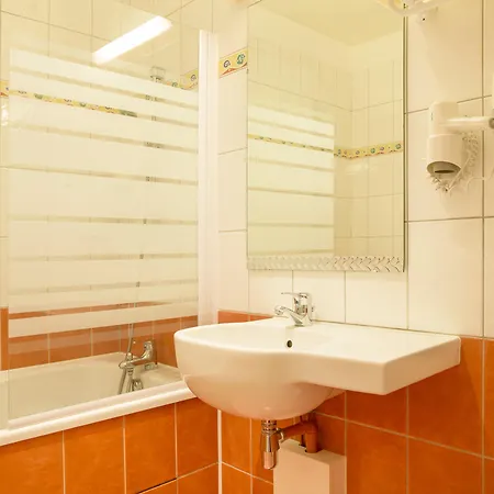 Hotel The Originals City, Loval, 3*