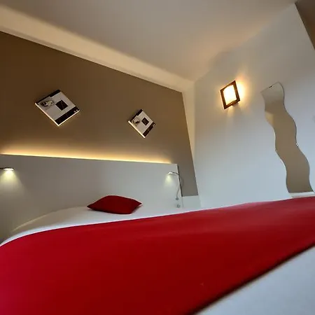 The Originals City, Loval, Brest