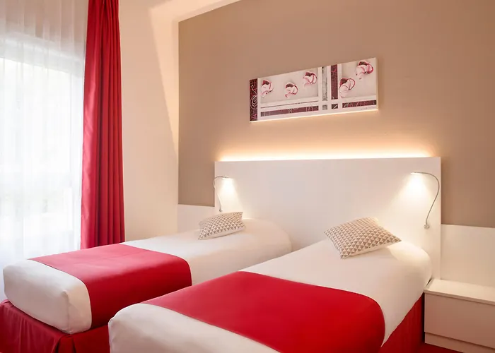 The Originals City, Loval, Ξενοδοχείο