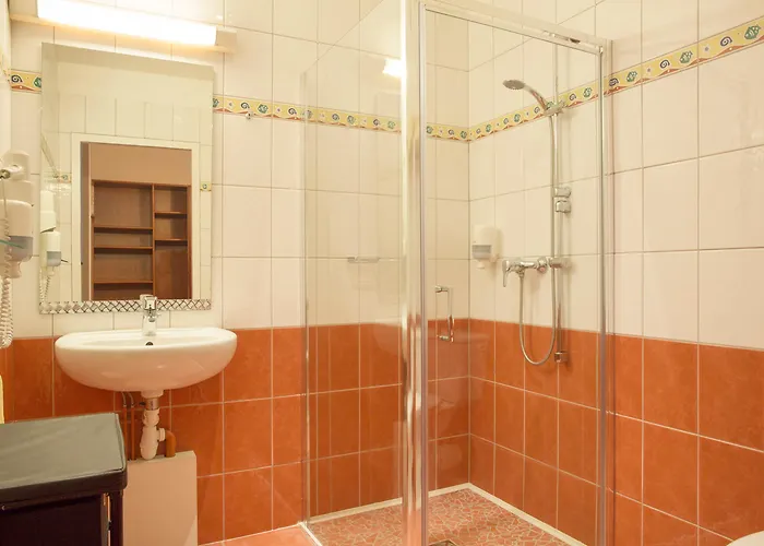 The Originals City, Loval, 3* Μπρεστ