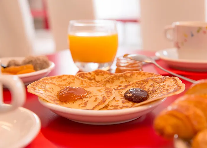 The Originals City, Loval, Ξενοδοχείο