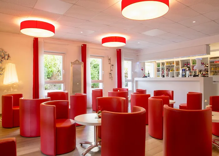 The Originals City, Loval, Ξενοδοχείο Μπρεστ