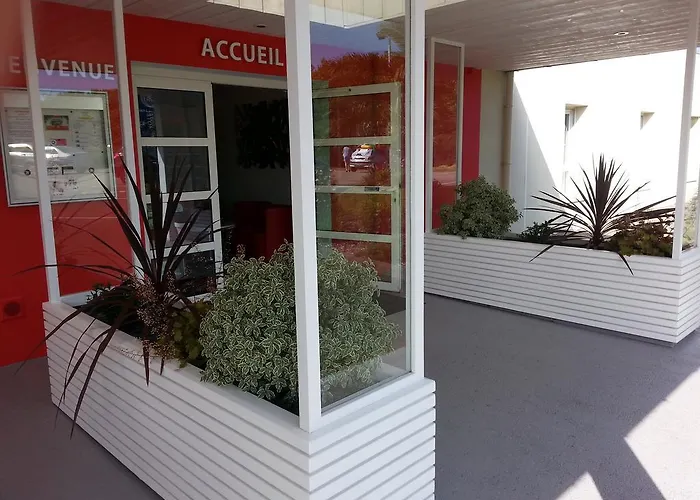 The Originals City, Loval, Ξενοδοχείο Μπρεστ