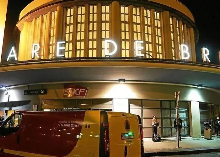 The Originals City, Loval, Ξενοδοχείο