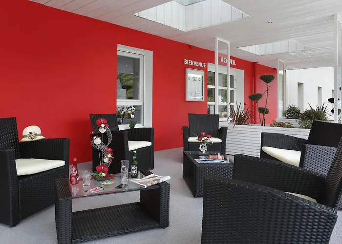 The Originals City, Loval, Ξενοδοχείο Μπρεστ