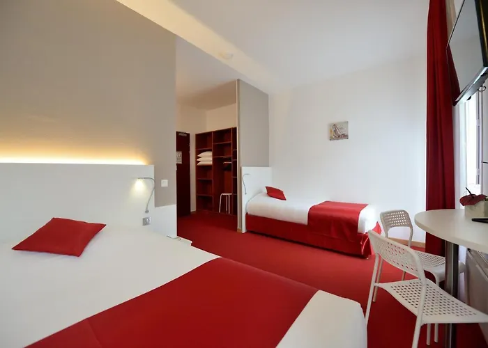 The Originals City, Loval, Μπρεστ